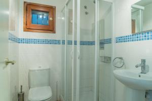 Kúpeľňa v ubytovaní AR-2 CALELLA DE PALAFRUGELL 8 PAX