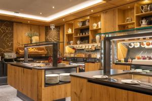 a kitchen with wooden cabinets and a counter with plates at Der Rindererhof in Tux