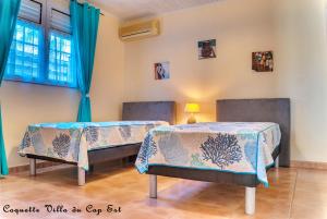 Llit o llits en una habitació de Coquette villa du Cap Est