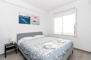 
A bed or beds in a room at Coronado Parador Nerja
