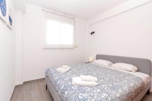 
A bed or beds in a room at Coronado Parador Nerja
