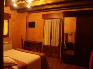 A bed or beds in a room at La Casona del Herrero