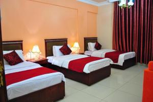 Postel nebo postele na pokoji v ubytování Al Qidra Hotel & Suites Aqaba