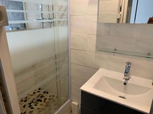 a bathroom with a sink and a shower at yucca in Cap d'Agde