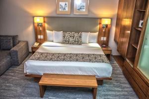 Postel nebo postele na pokoji v ubytování Casa Inn Premium Hotel Queretaro