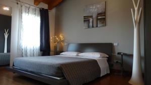 a bedroom with a large bed and a window at Magrine Castelfranco Veneto in Castelfranco Veneto