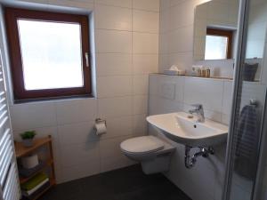 Koupelna v ubytování "Landhaus Kennerknecht"