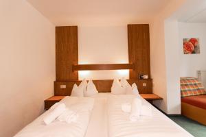 Un pat sau paturi într-o cameră la Hotel Vanda
