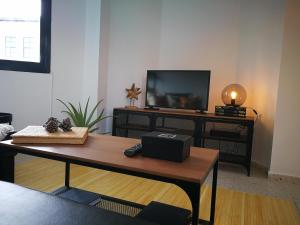 TV a/nebo společenská místnost v ubytování Apartamento playa de Levante