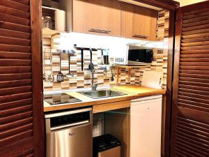 a kitchen with a sink and a microwave at La Tana al Flaminio in Rome