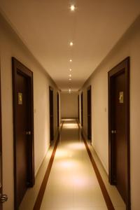 Gallery image of Hotel Crescent Crest Sriperumbudur in Sriperumbudur +4 photos