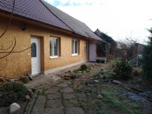 Το κτήριο όπου στεγάζεται  η παραθεριστική κατοικία