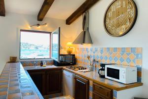 Gallery image of Charmante villa 2 chambres les pieds dans l'eau Bonifacio in Bonifacio
