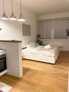 Кухня или мини-кухня в Repubblica One Room Apartment
