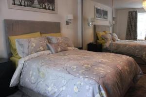 a bedroom with a large bed with flowers on it at Ground Floor Apartment in Montrose