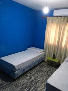 Un pat sau paturi într-o cameră la Hostel Campos