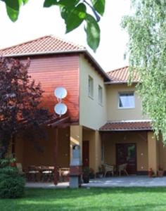 Ilona Apartmanház 2900 Komárom, Czuczor Gergely u. 47. kép - 2