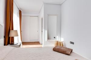 A bed or beds in a room at HABANERAS