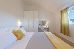 Apartments Maria Kukljica tesisinde bir odada yatak veya yataklar