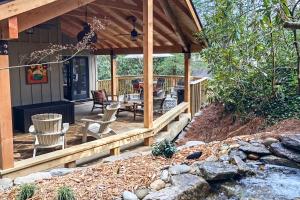 Gallery image of Lush Mirror Lake Cottage Rental with Private Deck in Highlands