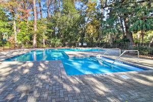 Πισίνα στο ή κοντά στο 1 Mi to Harbour Town Sea Pines Resort Home
