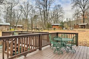 Gallery image of Cozy Heber Springs Cabin with Deck and Dock! in Heber Springs
