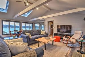 a living room with a couch and a tv at The Point on Highland Lake Near Mtn Creek Resort in Highland Lakes