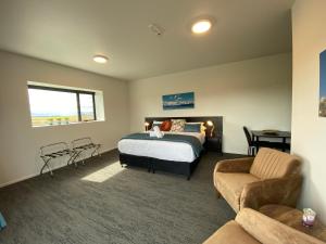 Postel nebo postele na pokoji v ubytování Sky Suites - Lake Pukaki, Mount Cook