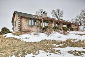Gallery image of Updated Cabin on 7 Acres - Day Trip to Lake Geneva in Burlington