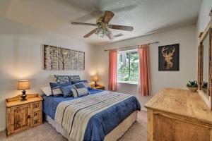 Кровать или кровати в номере Tranquil and Scenic Sedona Home by Oak Creek Canyon!