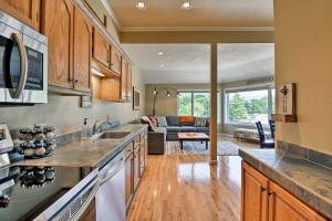 A kitchen or kitchenette at Lincoln Condo with Mtn Views, 2 Miles to Ski Resort!