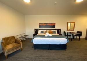 Postel nebo postele na pokoji v ubytování Sky Suites - Lake Pukaki, Mount Cook