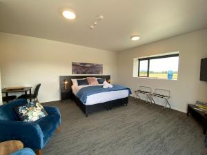 Postel nebo postele na pokoji v ubytování Sky Suites - Lake Pukaki, Mount Cook