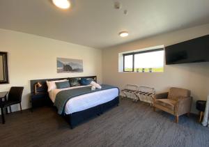 Postel nebo postele na pokoji v ubytování Sky Suites - Lake Pukaki, Mount Cook