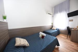 TV a/nebo společenská místnost v ubytování Miramare Inn Hotel