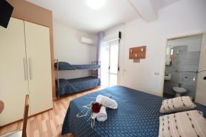 Postel nebo postele na pokoji v ubytování Miramare Inn Hotel + 47 fotografií