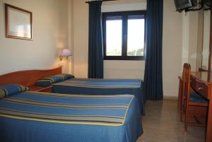 A bed or beds in a room at Hostal El Mirador Még 34 kép
