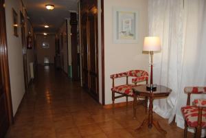 A seating area at Hostal El Mirador