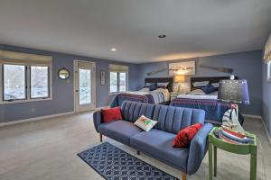 Kuchyň nebo kuchyňský kout v ubytování Waterfront Vacation Rental Near Louisville!