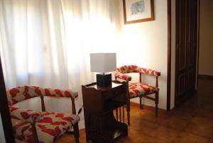 A seating area at Hostal El Mirador
