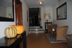 A seating area at Hostal El Mirador