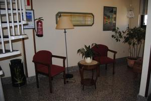 A seating area at Hostal El Mirador