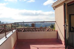 A balcony or terrace at Hostal El Mirador