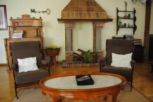 A seating area at Hostal El Mirador
