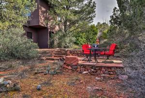 Zahrada ubytování Private Patio and Red Rock Views Sedona Apt!