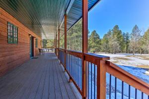 Gallery image of Cabin with Deck and Fire Pit, 9 Mi to Mt Rushmore! in Keystone