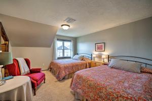 Säng eller sängar i ett rum på Bozeman Home on 11 Acres with Mountain Views!