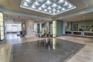 Лобби или стойка регистрации в Luxe 28th-Floor S Tower Condo Ocean and SpaceX View +27 фотографий