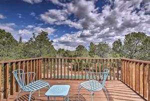 Balkon oz. terasa v nastanitvi Peaceful Rowe Home with Pecos Natl Park Views!