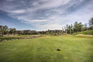 Gallery image of Walk-In Condo on Golf Course with Pool Walk to Strip in Branson